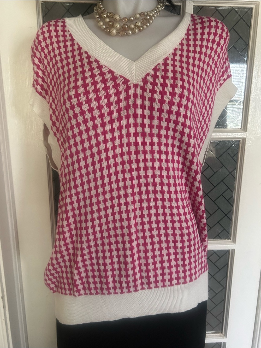 Pink and White Houndstooth V‑Neck Sweater Vest - Picture 3 of 12
